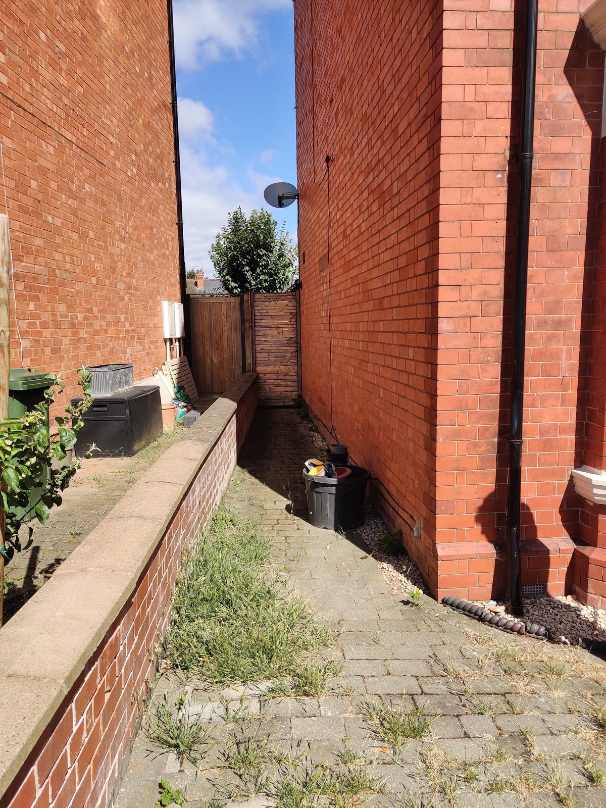 Side passage path before cleaning